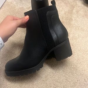 Black Heeled Fashion Boot